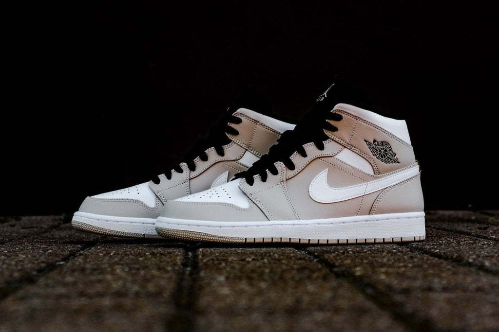 How To Lace Your Sneakers / Swap Your Shoe Laces : Air Jordan 1 "Desert Sand"